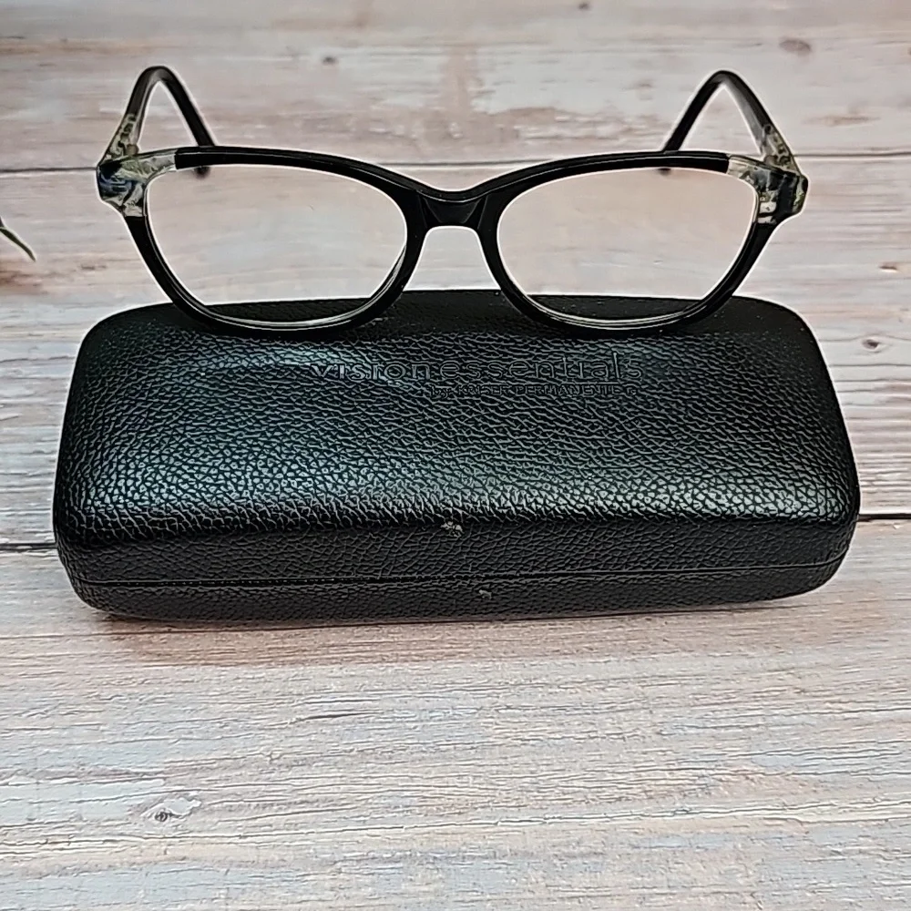 LADIES BLACK & GOLD PLASTIC EYEGLASS FRAMES